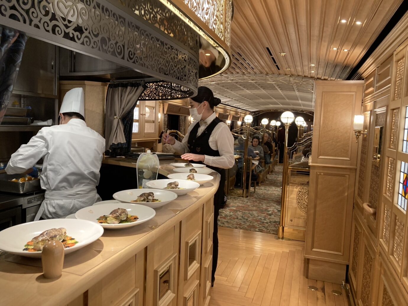 或る列車 車内イメージ 1